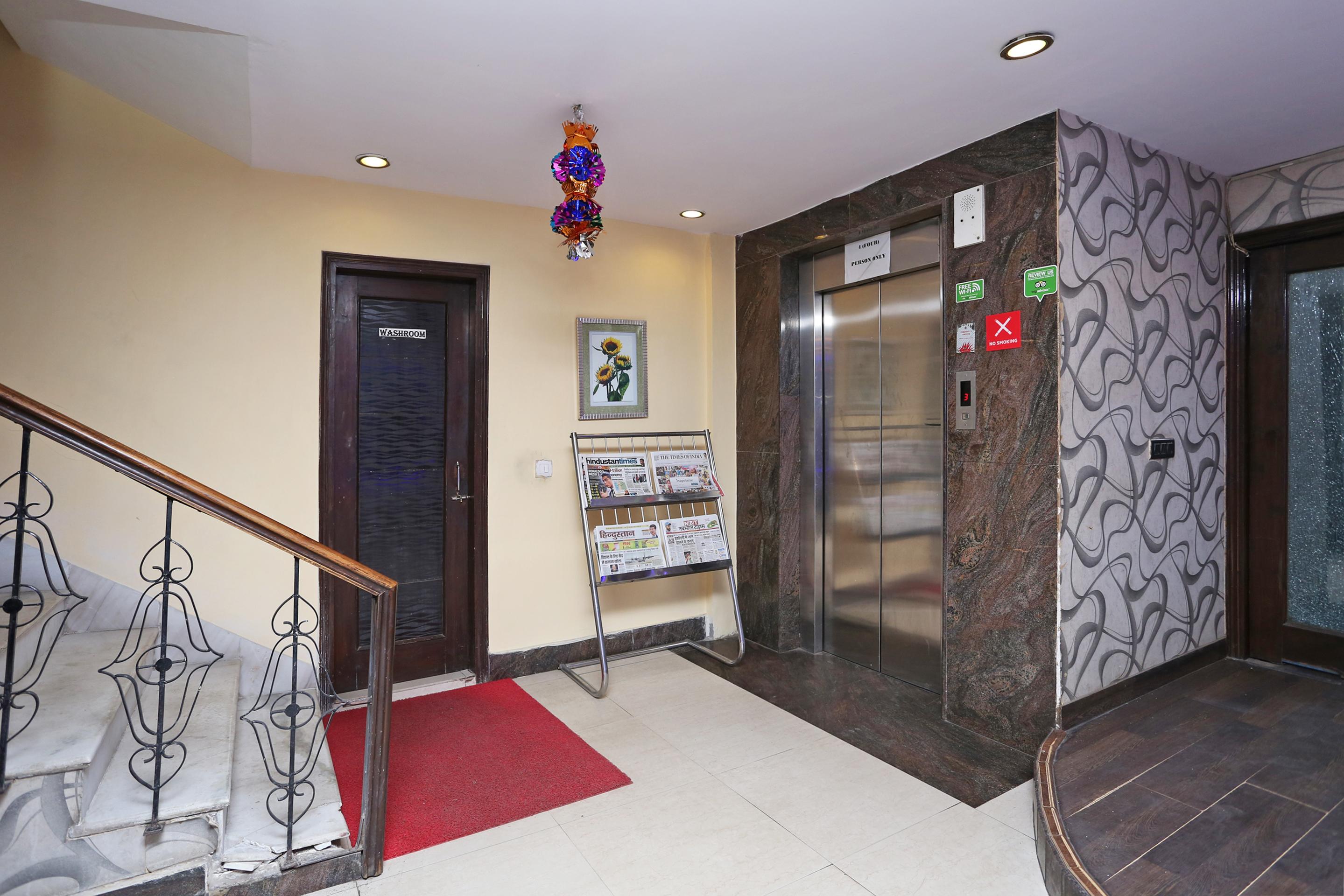 Oyo 337 Hotel Anand เดลี ภายนอก รูปภาพ